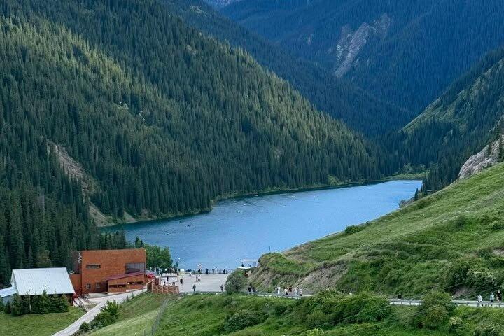 Explora el Majestuoso Lago Kolsai, el Cañón Charyn y el Cañón Negro