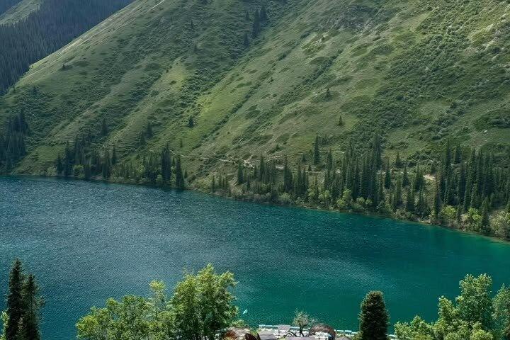 Explora el Majestuoso Lago Kolsai, el Cañón Charyn y el Cañón Negro