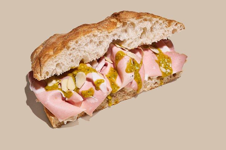 ベネチア：リアルト橋近くで味わう、職人技が光るフォカッチャのプレミアムテイスティング