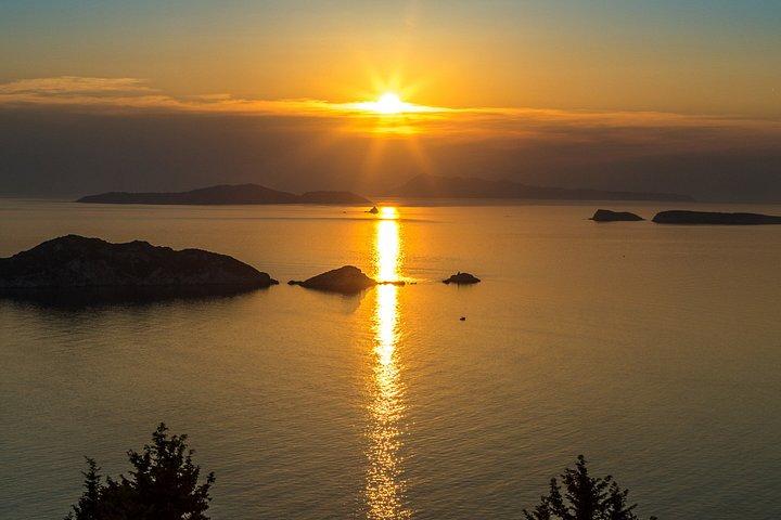 アフィオナスのコルフ・ポルト・ティモニハイキング体験と夕日