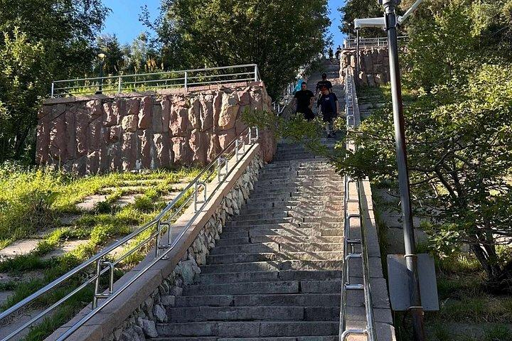 アルマトイ市内ツアー：メデウ、シンブラク、コク・トベ、グリーンバザール