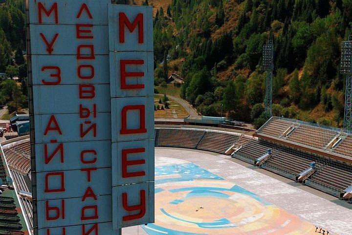 アルマトイ市内ツアー：メデウ、シンブラク、コク・トベ、グリーンバザール