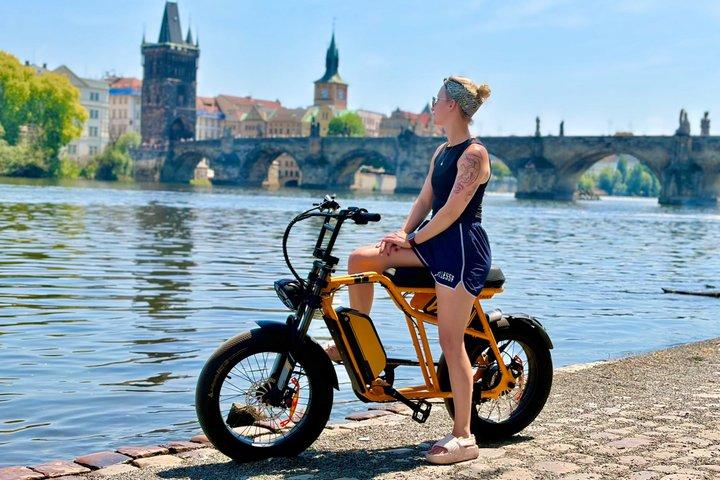 Altstadt & Burgseite auf Chopper E-BIKE (kleine Gruppe)