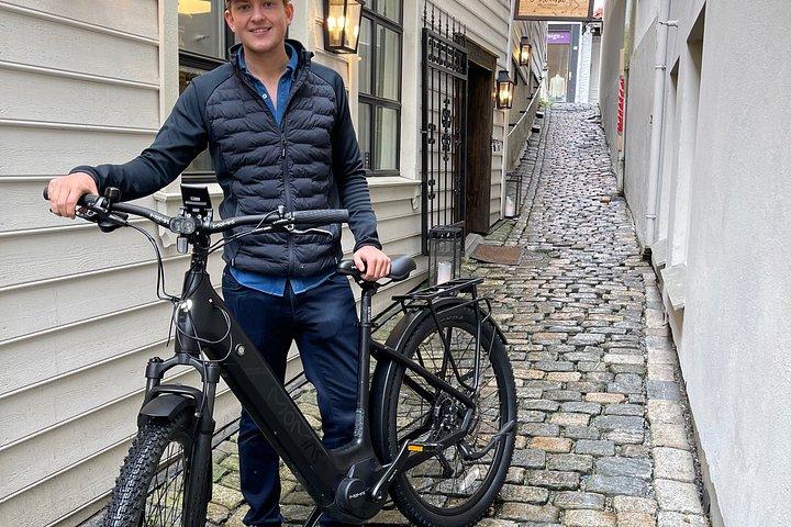 ベルゲンEバイクツアー石畳の道と地元の文化を探索