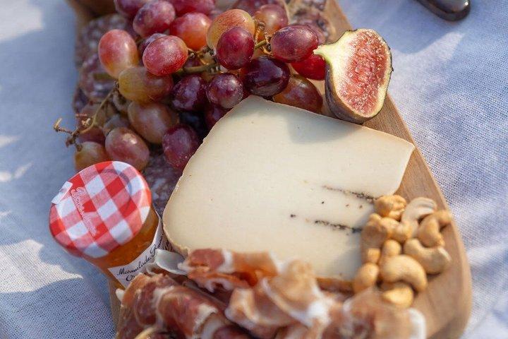 パリで味わう贅沢なフランス風ピクニック体験