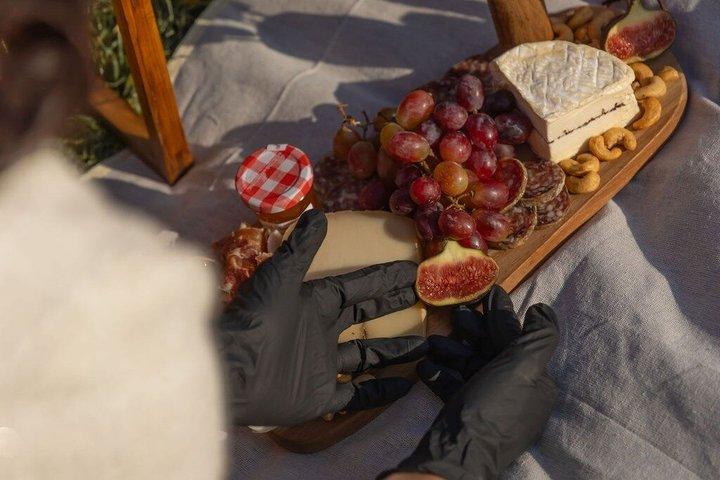 パリで味わう贅沢なフランス風ピクニック体験