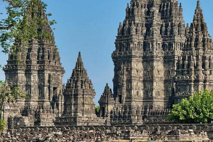 Private Car & Driver in Yogyakarta – Flexible, Customized Tours