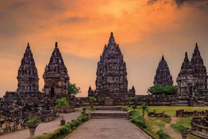 Private Car & Driver in Yogyakarta – Flexible, Customized Tours