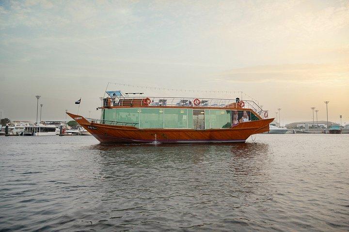 Abu Dhabi: Yas Island Sightseeing Dhow kryssning
