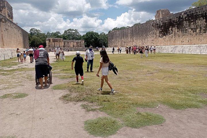 Chichen Itza ,Cenote chichikan & Valladolid from プラヤ・デル・カルメン