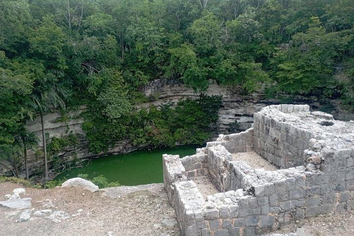 Chichen Itza ,Cenote chichikan & Valladolid from プラヤ・デル・カルメン