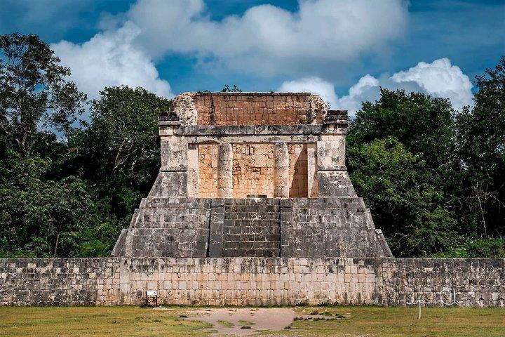 Chichen Itza ,Cenote chichikan & Valladolid from プラヤ・デル・カルメン