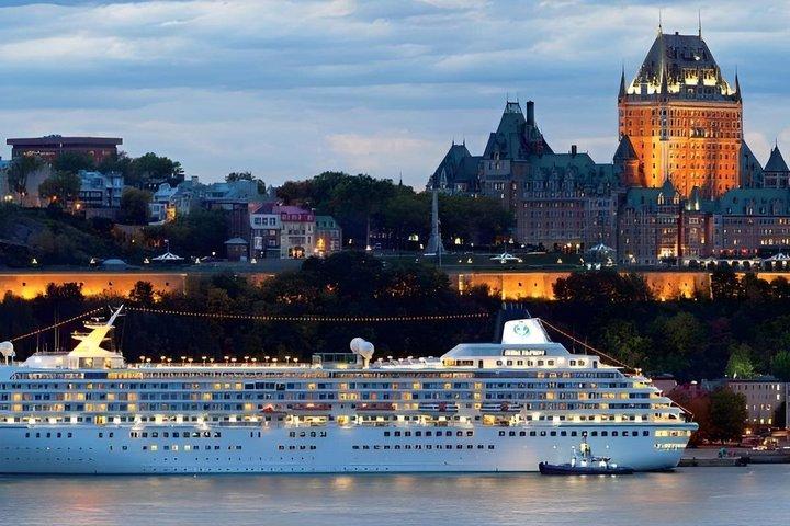 Privater Transfer vom Flughafen Quebec nach Quebec Downtown