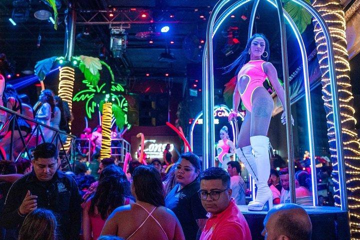 Bebidas ilimitadas e noite de festa no Congo Bar Cancun