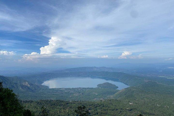 サンタアナ火山とコアテペケ湖アドベンチャーツアー