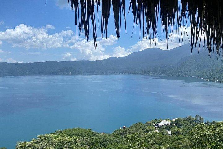 サンタアナ火山とコアテペケ湖アドベンチャーツアー
