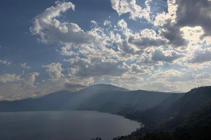 サンタアナ火山とコアテペケ湖アドベンチャーツアー