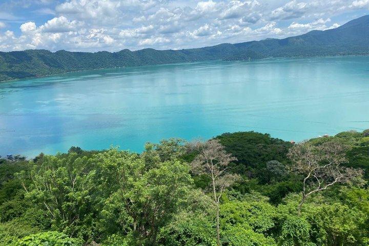 サンタアナ火山とコアテペケ湖アドベンチャーツアー