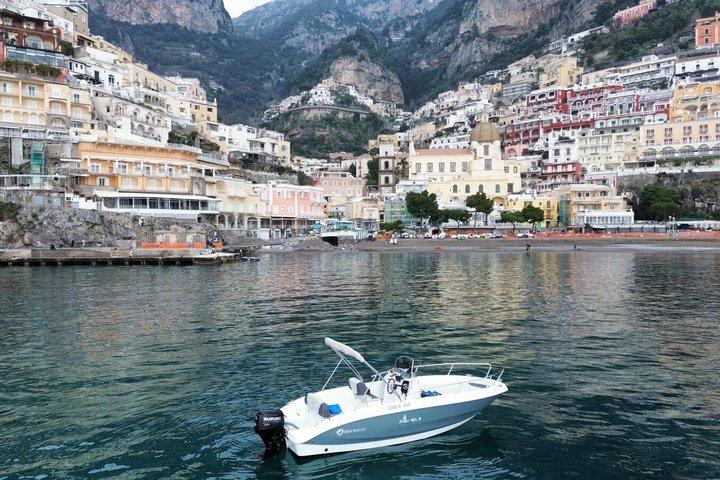 Tour Privato della Costiera Amalfitana in Barca con Aperitivo