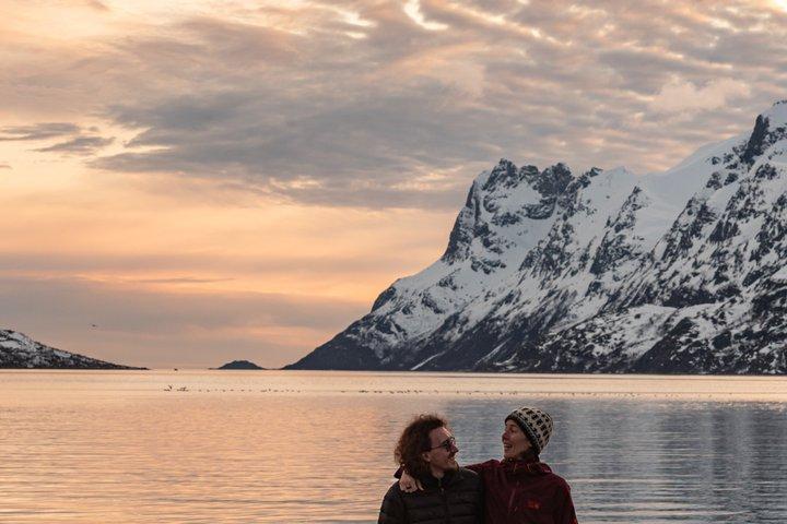 Tromsø : Kvaløya & Sommarøyガイド付きフィヨルドツアー（ランチ付き）