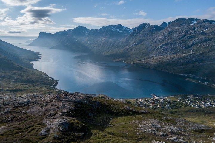 Tromsø : Kvaløya & Sommarøyガイド付きフィヨルドツアー（ランチ付き）