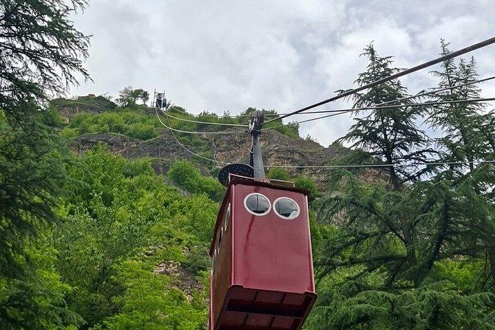 クタイシ発チアトゥラ・カツキ柱とムグヴィメヴィ修道院ツアー
