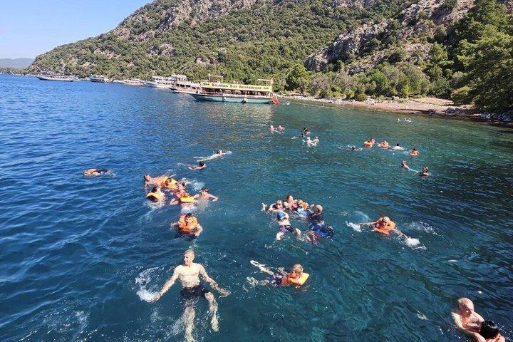 マルマリスオールインク全日ボートツアー日光浴と探検