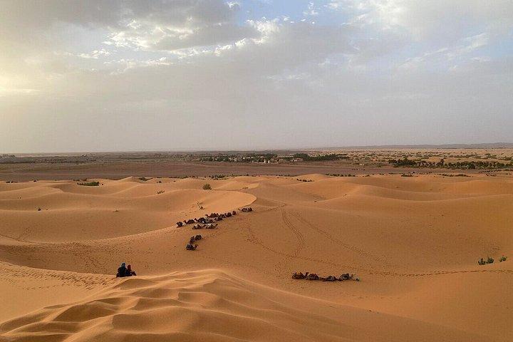 エルグ・チェビ経由、フェズからマラケシュへの2泊3日の砂漠ツアー