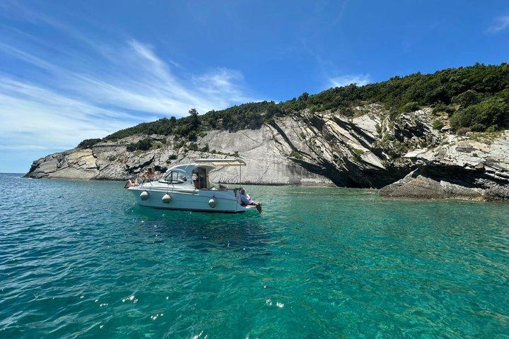 Tour privato in barca da Bar: spiagge nascoste, snorkeling e pesca