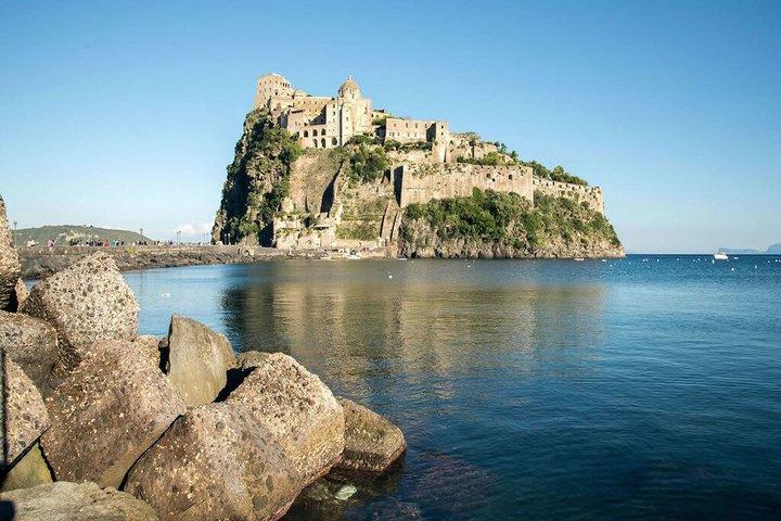 Ischia Sunset Yacht Cruise mit Aperitif und Schnorcheln