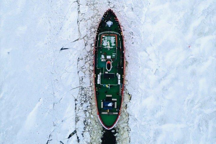 Arctic Explorer Icebreaker Cruise with Ice Floating