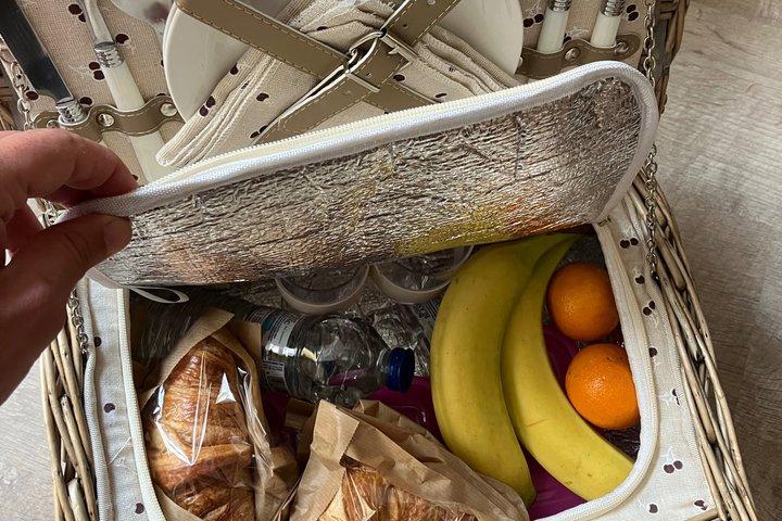 Romantic Paris Picnic Experience for Couples