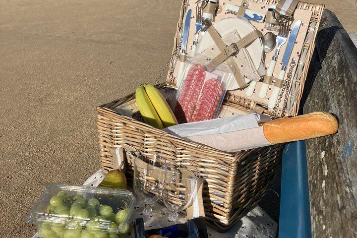 Romantic Paris Picnic Experience for Couples