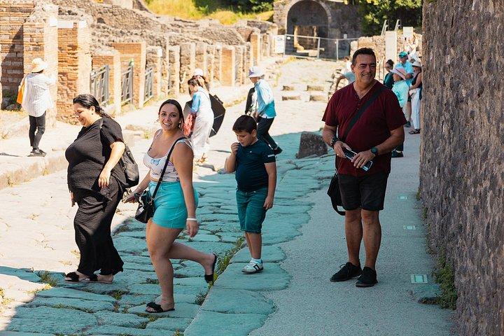 ローマ発リモンチェロで行くポンペイ遺跡＆ソレント日帰り旅行