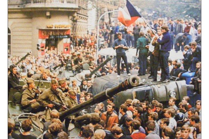 Walking Tour New Town of Prague, WWII & Communism (Tip-based)