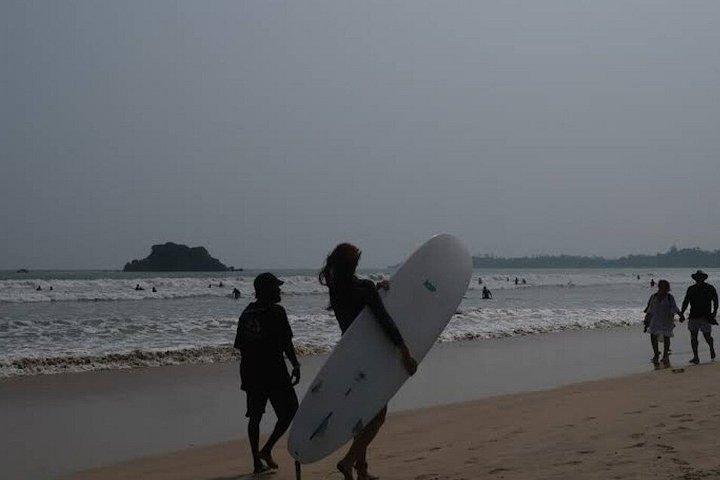 5 Days Beginner Surf Package at Party Wave Surf Camp