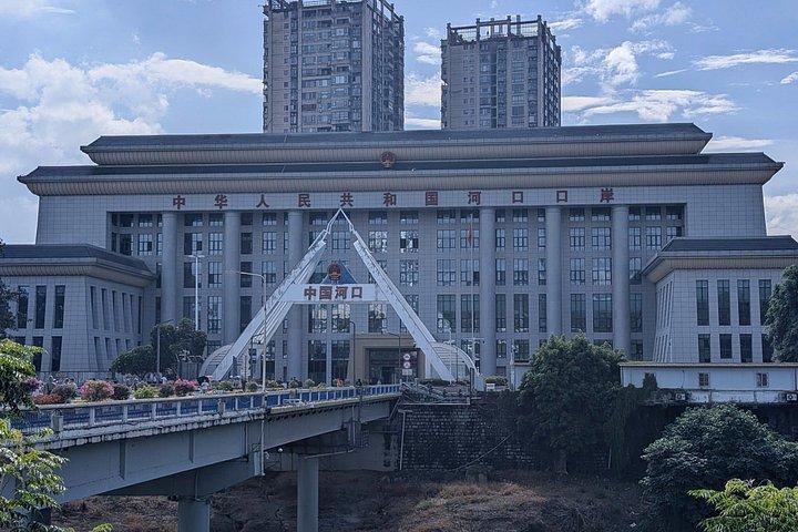 サパカラフルなバクハ日曜市場とフラワーモン村から