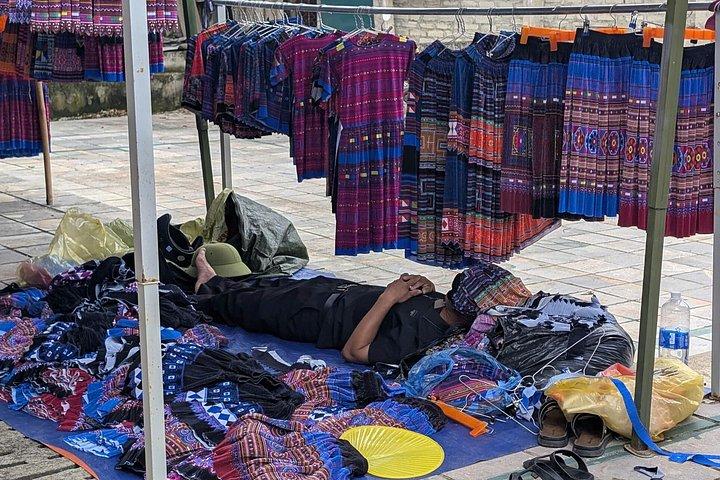 サパカラフルなバクハ日曜市場とフラワーモン村から