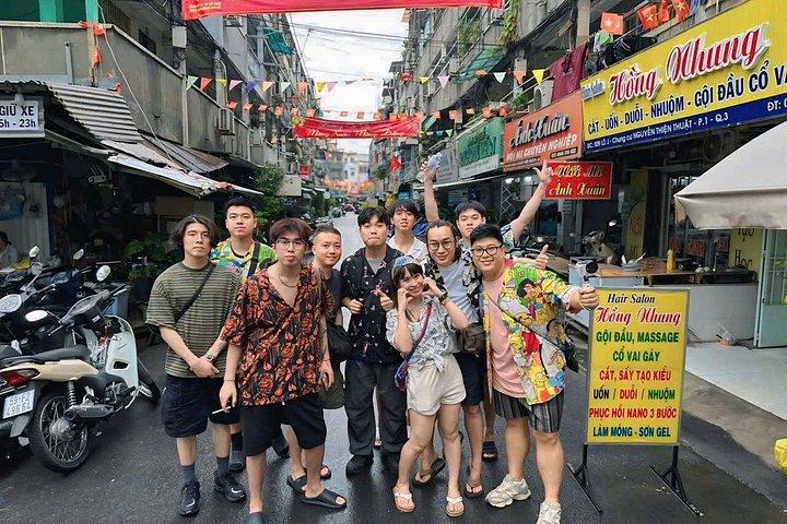 地元の学生とサイゴン・バックアレー・スクーター・フードツアー