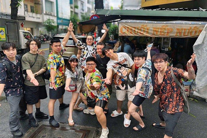 地元の学生とサイゴン・バックアレー・スクーター・フードツアー
