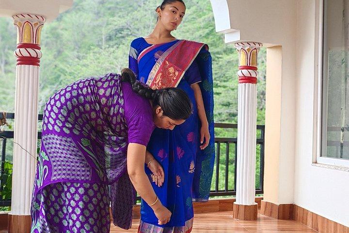 リシケシュ：インドの伝統的なサリー・ドレープ・ワークショップ