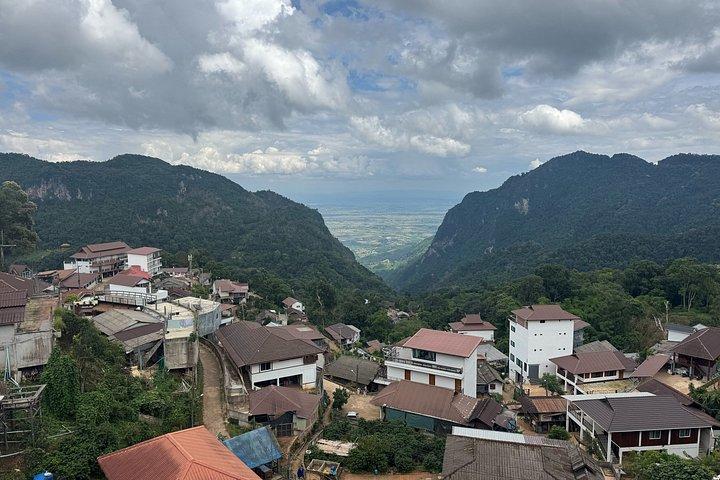 チェンライプライベートカスタマイズ可能な旅行（英語ドライバー付き）