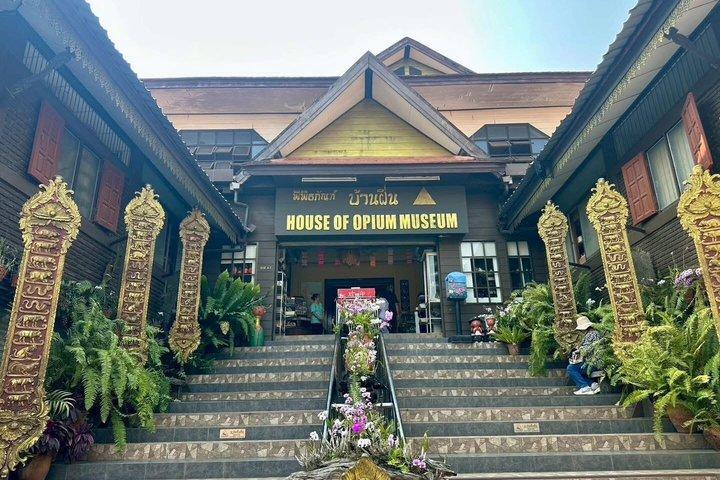 チェンライプライベートカスタマイズ可能な旅行（英語ドライバー付き）
