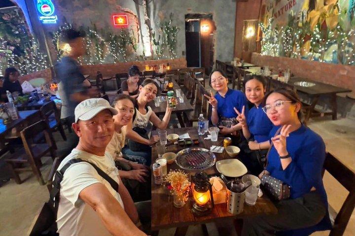 DaNang Night Foodie Tour-Passeio turístico com Aodai Lady Rider Privado