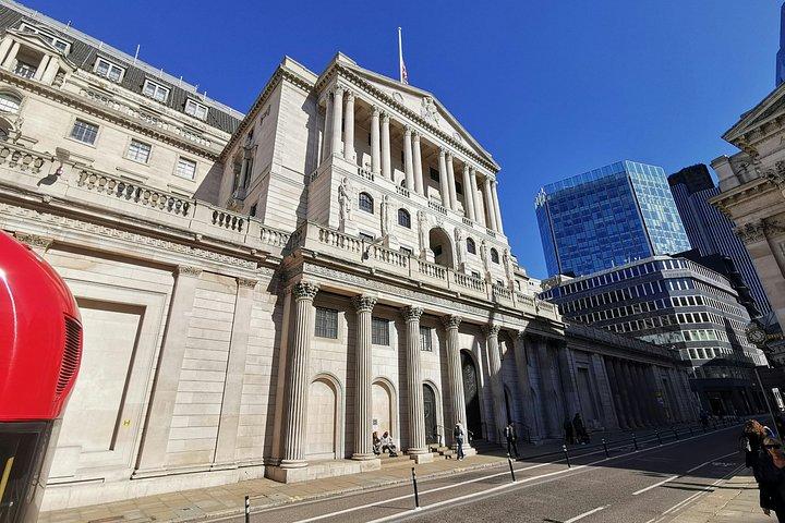 旧ロンドンツアー:イタリア人ガイドと一緒に旧市街を探索しよう
