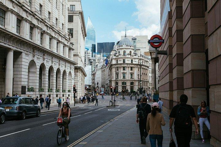 旧ロンドンツアー:イタリア人ガイドと一緒に旧市街を探索しよう
