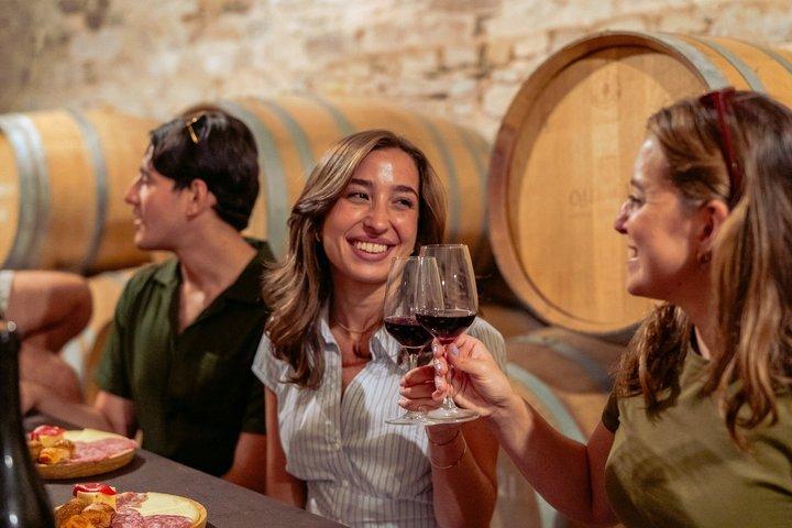 Montserrat & Cogwheel Tren, Degustación de vinos gourmet y tapas/almuerzo