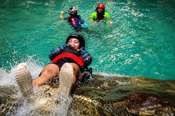 Cebu Kawasan Falls Canyoneering com Zipline e Almoço