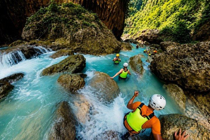 Cebu Kawasan Falls Canyoneering avec tyrolienne et déjeuner