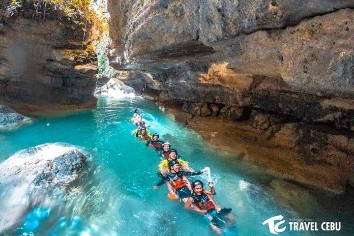 Cebu Kawasan Falls Canyoneering com Zipline e Almoço